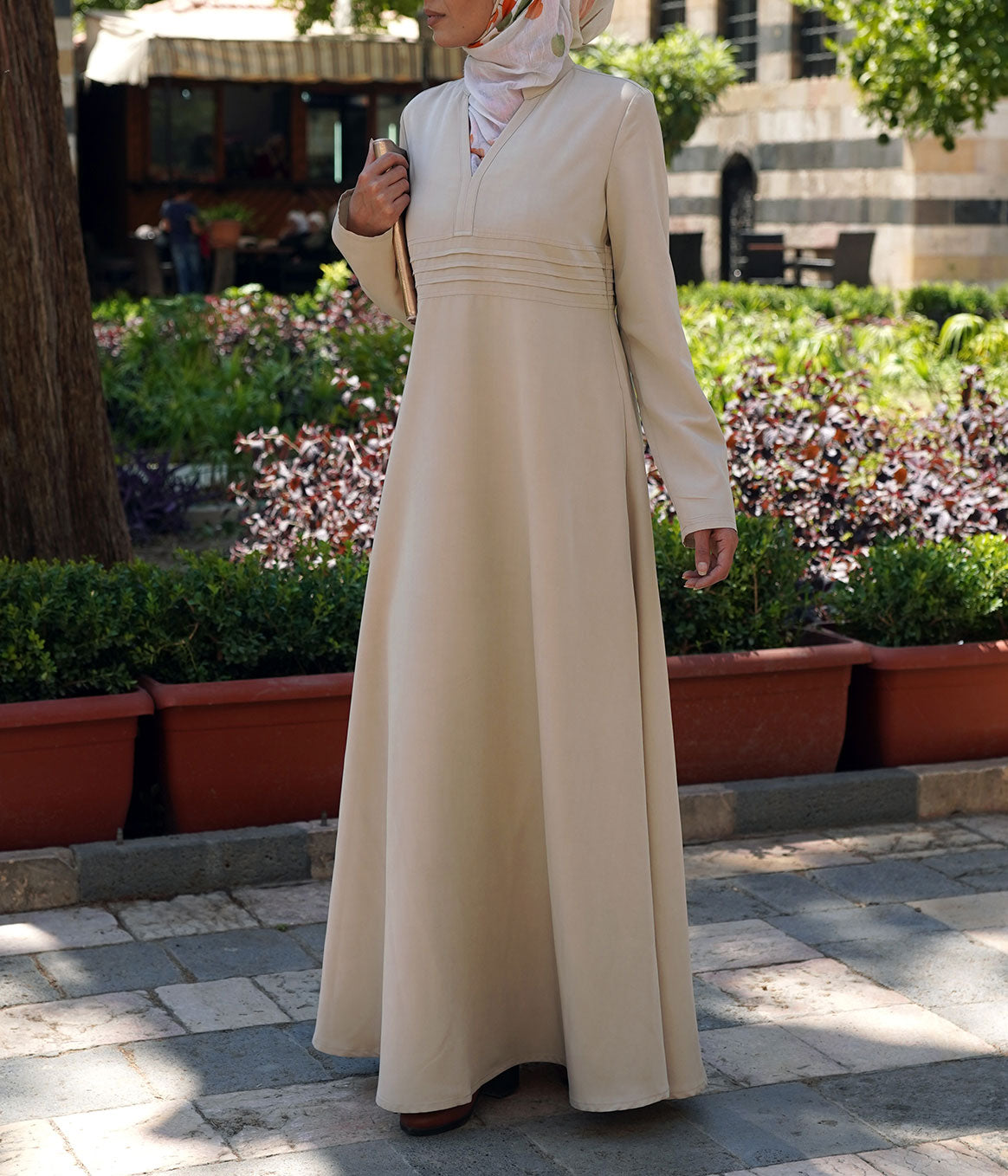 Black Fursan Abaya with Golden buttons sleeves Details | Mode femme  musulmane, Mode femme, Femme musulmane